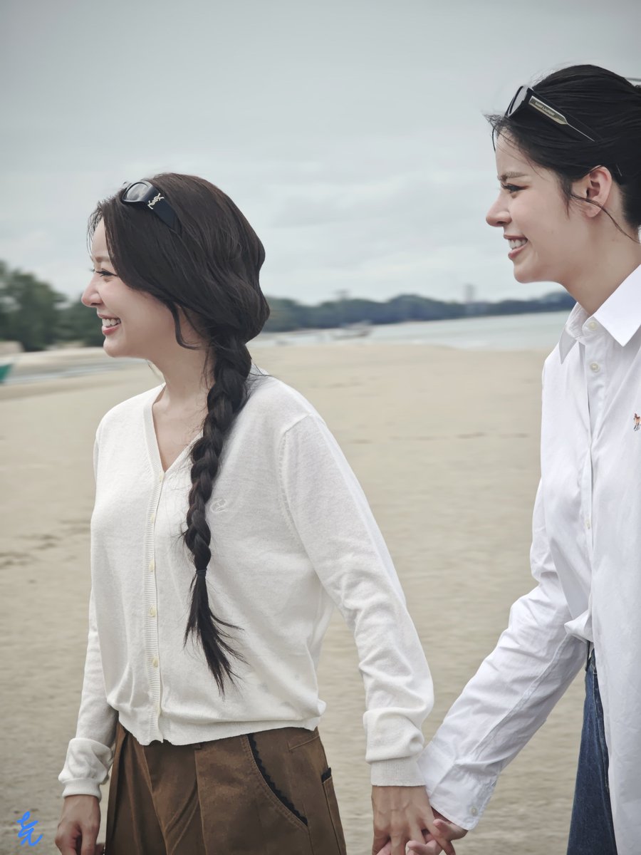 Yao005594's tweet photo. Just keep holding hands like this.

FAYMAY SUMMER IN BLOOM
#HuahinxFAYMAY https://t.co/q5qWb0Wzl6
