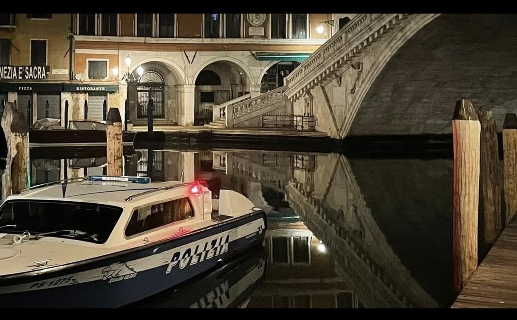 poliziadistato's tweet photo. Buona serata da Venezia
#29giugno #essercisempre https://t.co/Bjq87xvWoi