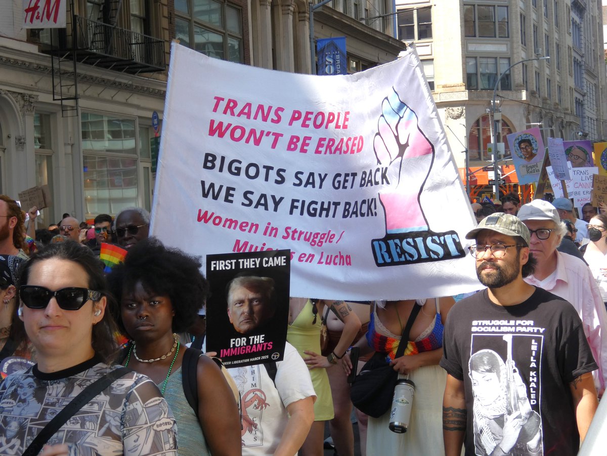 StruggleLaLucha's tweet photo. 'When immigrant lives / trans lives are under attack, what do we do? Act up, fight back!'
At the #QueerLiberationMarch in NYC, June 28.
#FreePalestine #AbolishICE #ProtectTransKids https://t.co/XmtltIN0A4