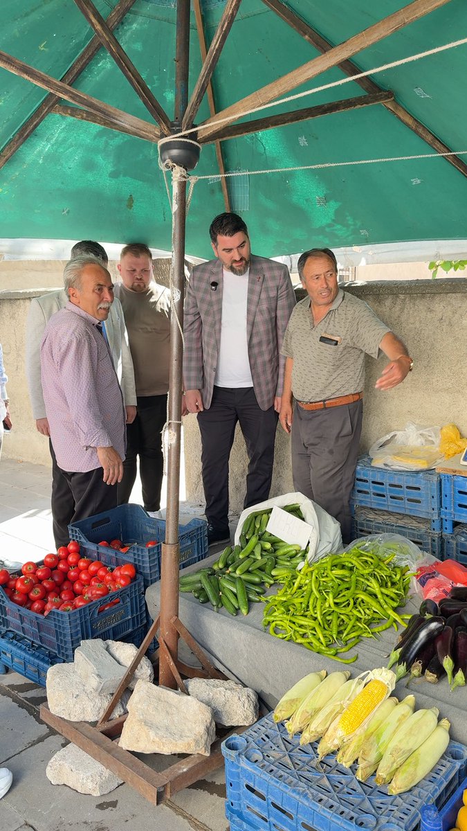 kirikkaleaparti's tweet photo. 🗝️Her ekmek teknesinde ortak dertleri dinliyoruz, ben değil biz diyoruz. Birlikten beraberlik doğacak; Paslanmış sorunlar anahtar ile açılacak.
#AnahtarParti #Kırıkkale #ekmek #dert #sahadayız https://t.co/Tyw6Tv99Bm