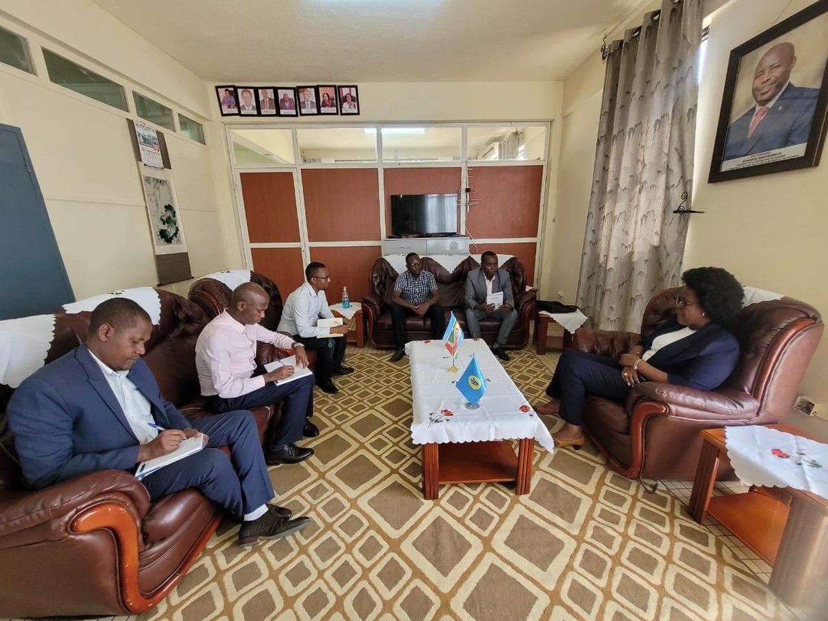 AsblRejebu's tweet photo. La délégation du @AsblRejebu a été reçue en audience par le Ministre de la Communication et des Médias, ce lundi. Cette visite  consiste à présenter au Ministre les réalisations et les perspectives d'avenir de l'association. 
@MinCoMedia @NtareHouse
 @ButoyiEvelyne @BurundiGov https://t.co/QRICbS7tlq