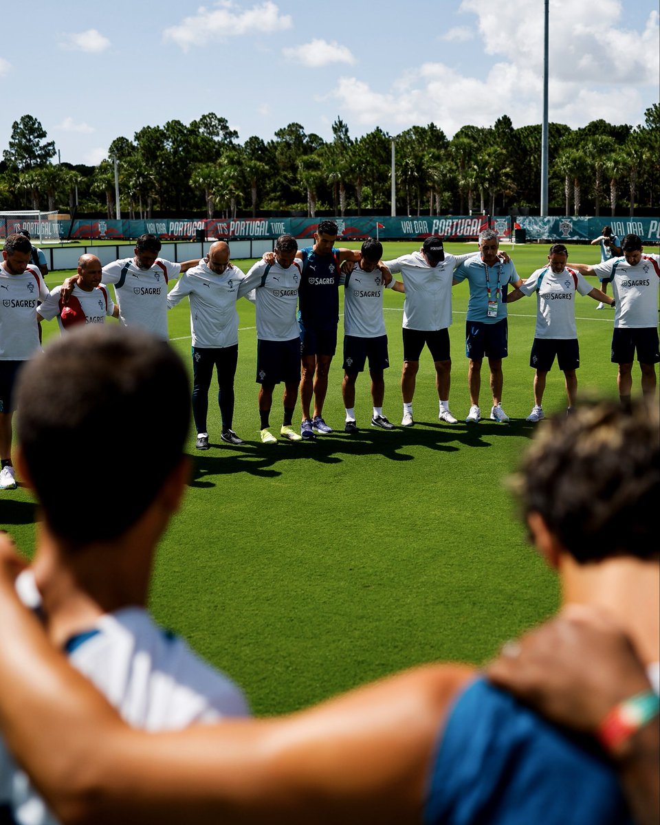 selecaoportugal's tweet photo. Estamos contigo. Força, Ricardo Carvalho. 🤍 https://t.co/0DrjNWlXCt