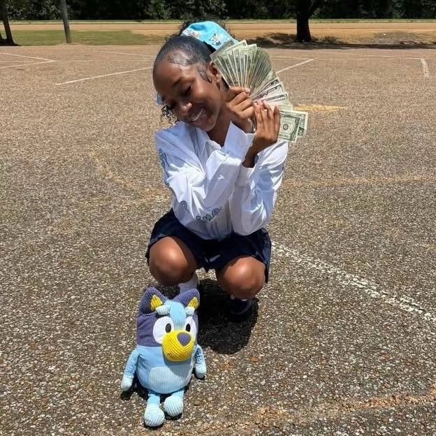 TheOnlyDSC's tweet photo. The mother whose baby was shot when she fled Walmart after stealing just posted this pic online.

I have the impression she never cared for her kid. https://t.co/ZKZAbpH77L