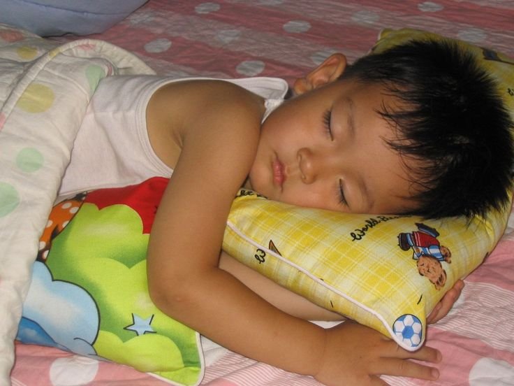 skirtsoft's tweet photo. the way you’re mabieping right now reminds me of this childhood pic (the resemblance is uncanny). ;3 get well fast, baby! *pats_pats* miss you lots, 히잉! oh, i told your mom that i’m taking good care of you so she doesn’t have to worry much, meheh! @h_avve_n. imut. kecil. lucu! https://t.co/NY1DLjiurx
