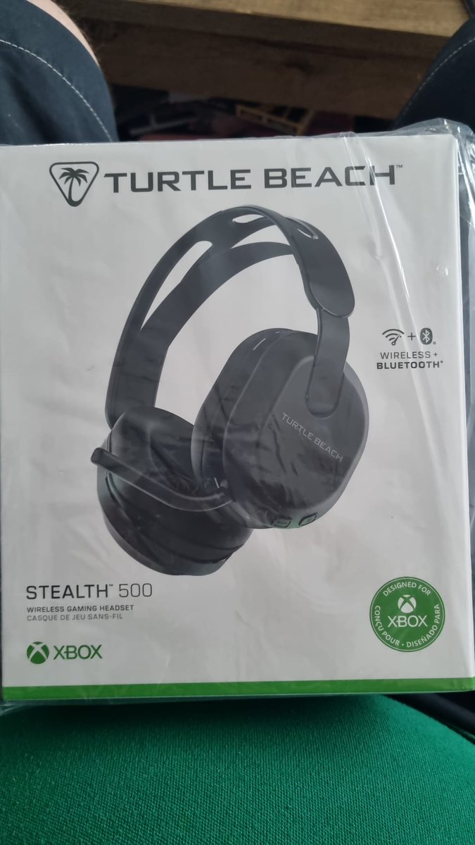 BlueOmen_N7's tweet photo. Late birthday present off the family, they sound amazing. 

Finally can stop pulling my ear off when I put my controller down and forgetting I'm attached to it 😂
#turtlebeach #xbox #xboxheadset #xboxwirelessheadset https://t.co/ycIP1JrBII