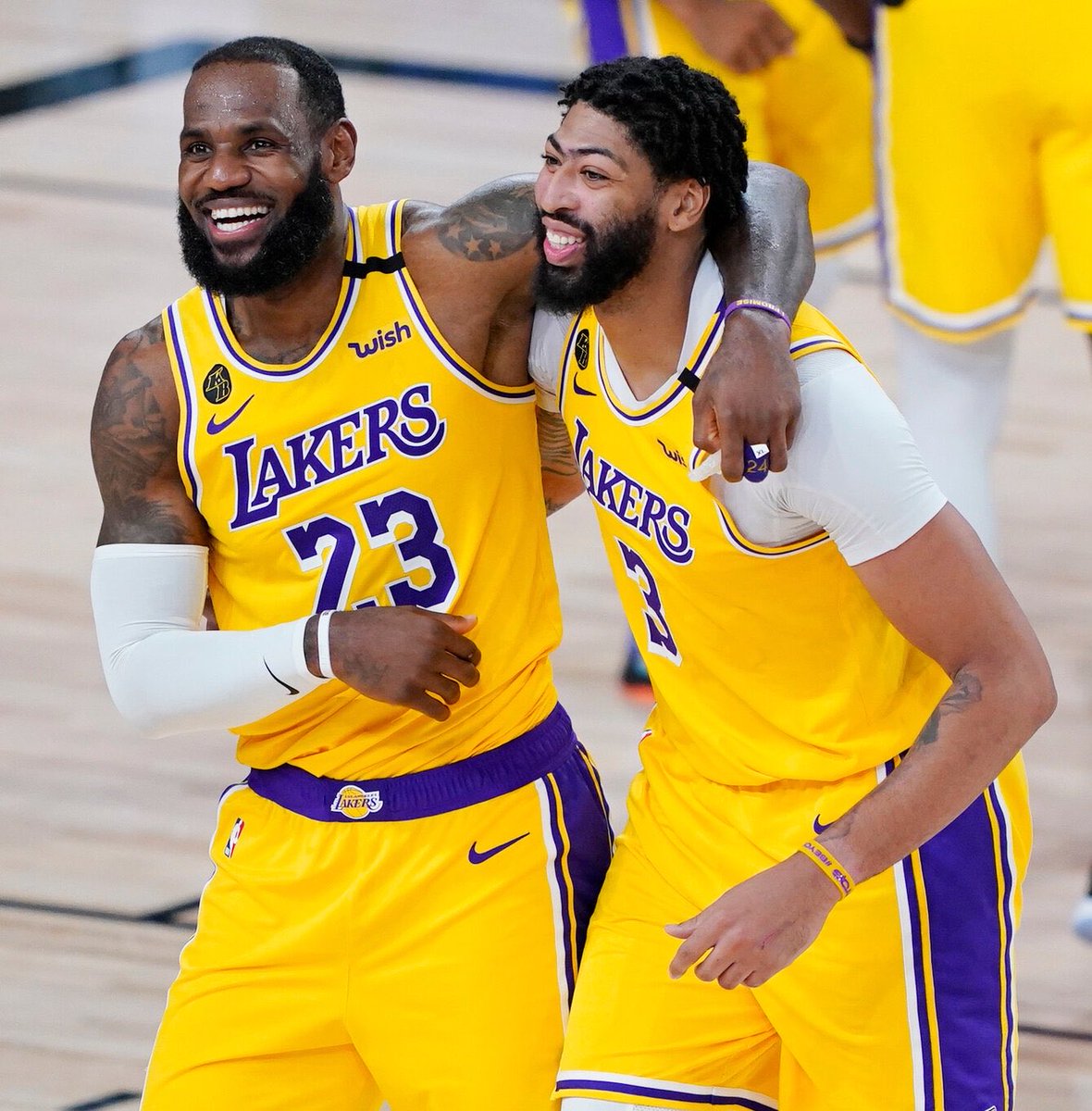 herseynba's tweet photo. DAVIS YOKSA LEBRON DA YOK! ❌

📌 LeBron James, Warriors’a imza atmak için şart koydu.

Warriors, Anthony Davis’i kadrosuna katarsa LeBron da sözleşme imzalayacak.

LeBron–Davis ikilisi yeniden eskisi gibi olur mu? 👀 https://t.co/Xt7g4i3pfH
