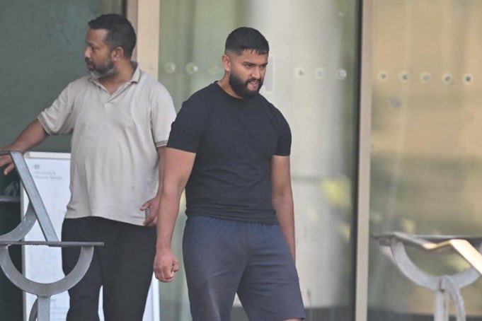 Proudofthisland's tweet photo. 🚨 Bradford Shocker: After a minor road dispute last year, 24-year-old Ali Ashfaq and 54-year-old Ahmed Ali dragged a 57-year-old man from his car in broad daylight.

They yanked his hood over his face, then both repeatedly beat and kicked him while he was down on the ground.

Court outcome? Community orders only - 160 hours unpaid work for Ashfaq and 120 for Ali. No prison time.

Is this enough for violent street attacks? 

#Bradford #UKJustice