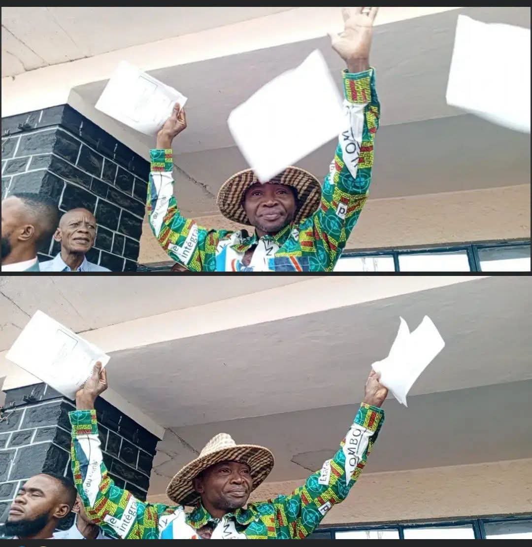 nyangoomari's tweet photo. 🚨L'Assemblée provinciale du Kasaï a recommandé à l'unanimité, en séance plénière, la suspension immédiate du maire de la ville de Tshikapa, Faustin Lumuluabu, qui a déchiré publiquement une copie de la Constitution lors d'un meeting. https://t.co/6PBGiLDQuA