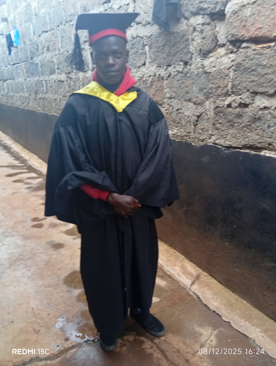 ZKesum84779's tweet photo. Finally I confirmed I will be graduating as a Teacher after four year course .It has not been easy.God Thankyou 💯🙏 https://t.co/6hCjP2RiNj