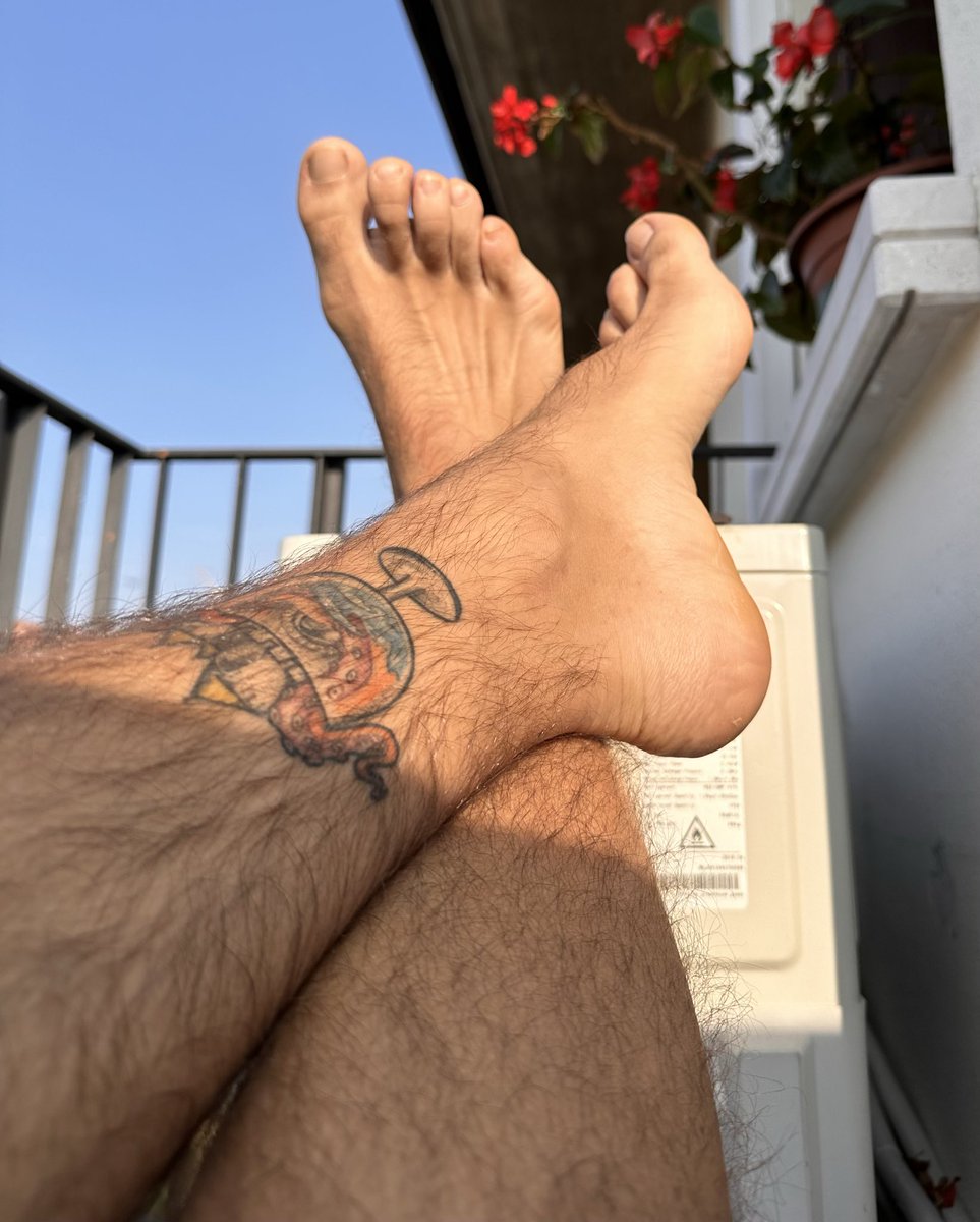 Greg079_'s tweet photo. That’s what I like to do in the evening 

#feetworshi̇p #footfetısh #malefeet #soles #toes #malefootfetish #malefootworship #findomfeet https://t.co/hRrQoEutse