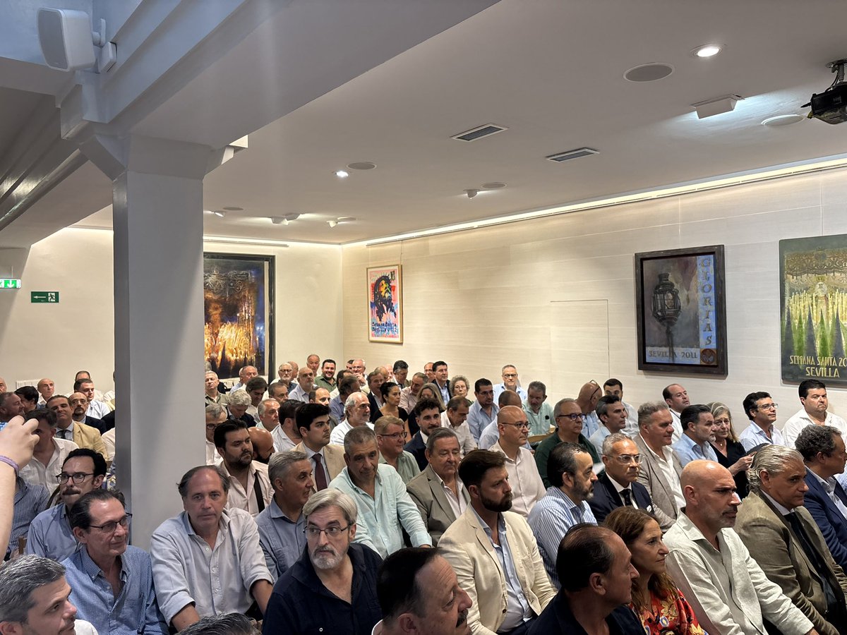 PabloGTorrejon's tweet photo. 🔴 Aspecto de la Asamblea de Elecciones del Consejo de Hermandades.

➡️ Están presente las 126 hermandades electoras. https://t.co/f0xXhwfI7S