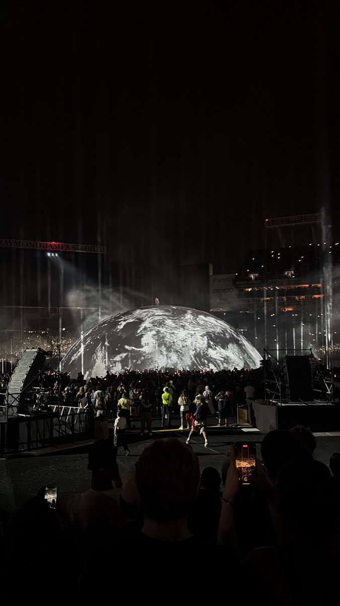 mrptso56's tweet photo. Kanye west 🎚️♟️ #tampa https://t.co/H1FqnobCfb