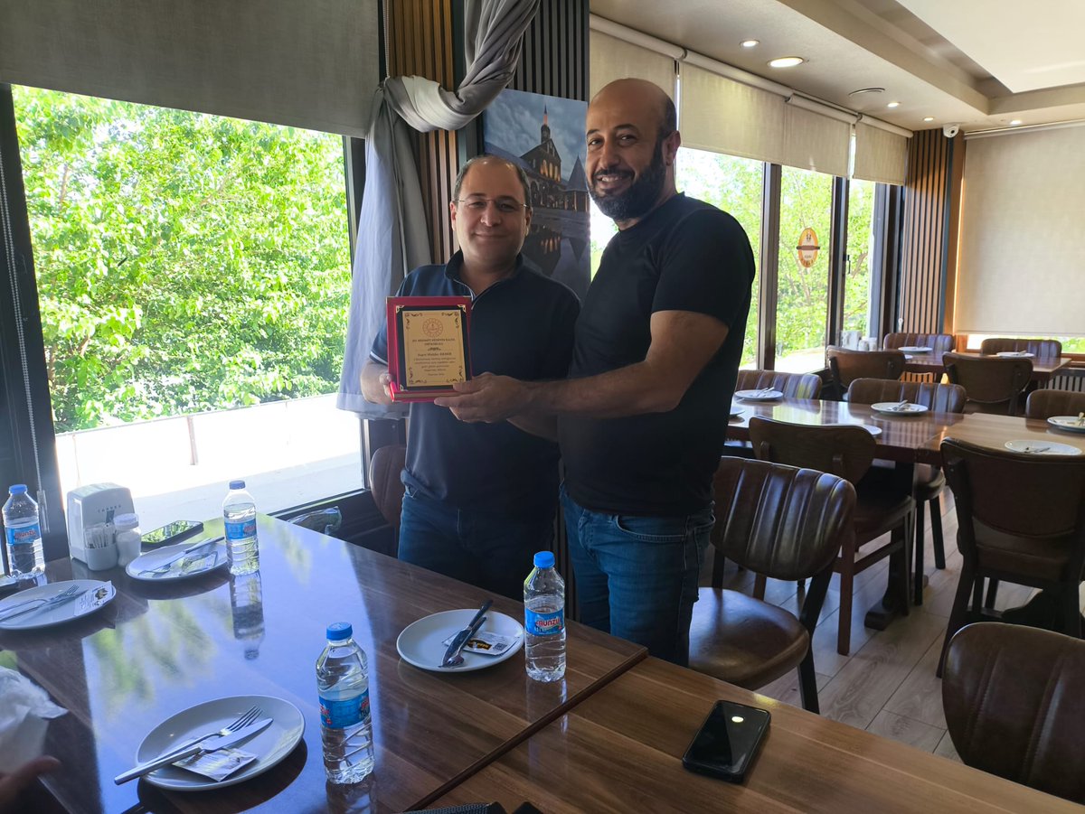 Smhboo21's tweet photo. Okul müdür yardımcımız Mahfuz DEMİR hocamız ilk dört yılından sonra yeniden yönetici görevlendirme kapsamında tekrar okulumuzda devam edecek.  Mahfuz hocama hayırlı olmasını diliyorum.  Ekibim ile güzel çalışmalara devam inşallah. @YenisehirMEM @Diyarbakirmem https://t.co/6ieOnMR5Wv