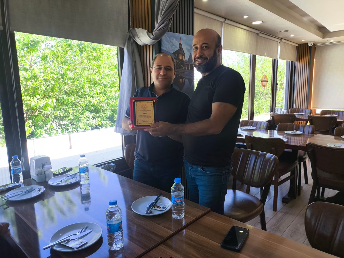 Smhboo21's tweet photo. Okul müdür yardımcımız Mahfuz DEMİR hocamız ilk dört yılından sonra yeniden yönetici görevlendirme kapsamında tekrar okulumuzda devam edecek.  Mahfuz hocama hayırlı olmasını diliyorum.  Ekibim ile güzel çalışmalara devam inşallah. @YenisehirMEM @Diyarbakirmem https://t.co/6ieOnMR5Wv