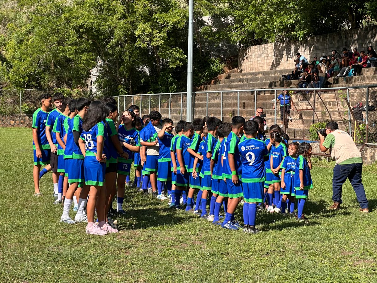 NauterraCA's tweet photo. ⚽ El deporte transforma vidas.

En Nauterra realizamos el 1er Torneo Inter-Sede de las Escuelas Sociodeportivas Luis Calvo Sanz, reuniendo a beneficiarios de La Unión y Conchagua para fortalecer valores, convivencia y trabajo en equipo. 💙

#CompromisoResponsable https://t.co/ROljtG8T4z