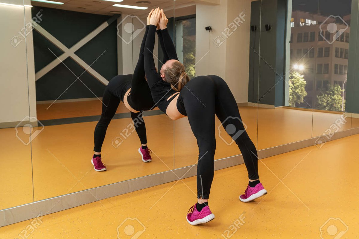 malaeg's tweet photo. estás en el gym descansando para tu siguiente set a dónde volteas a ver https://t.co/HoZDtNn93w
