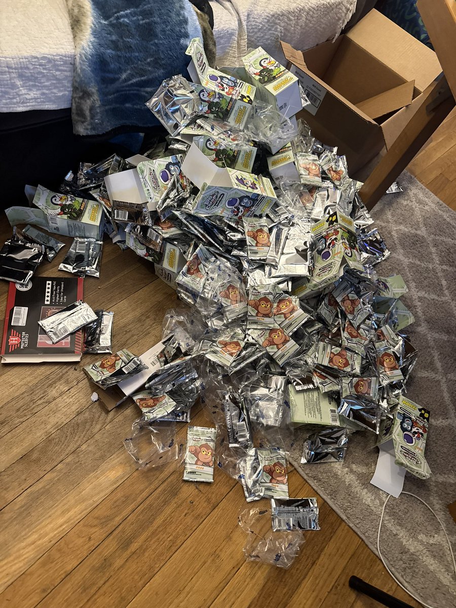 JonathanKopek's tweet photo. Had a great stream last night. Full case blasters and pulled two case hits! Iconic and comic clipping 1/1 of the motivated monster. Shout out to @DefiPyro for the raid at 3 am! It really boosted the stream and I even pulled a green variant Astro for her! Thank you all so much! 💙 https://t.co/0X14poR8FX