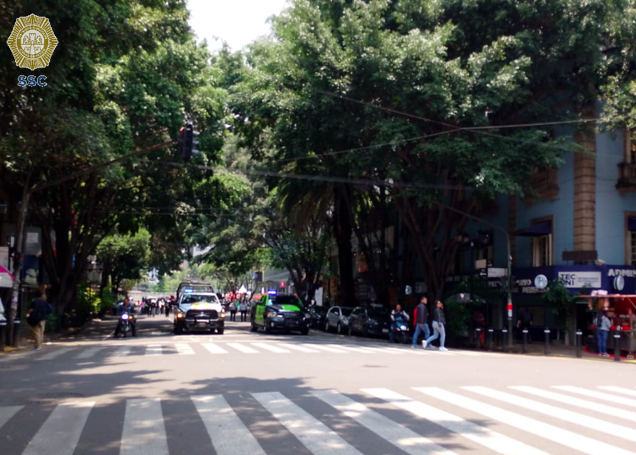 OVIALCDMX's tweet photo. #PrecauciónVial | Marcha de Av. Paseo de la Reforma procedente del Ángel de la Independencia, se incorpora a Niza en dirección a Chapultepec. #AlternativaVial Circuito Interior, Ribera de San Cosme y México Tenochtitlán. https://t.co/2dojoVBmf4