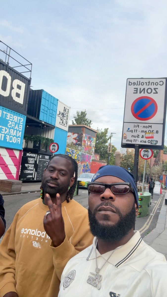 Odumodublvck_'s tweet photo. POSTED UP. https://t.co/zlRoRhxEPa