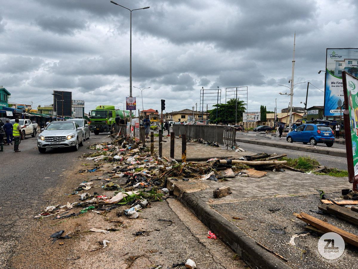 ZoomlionLtd's tweet photo. The inspection covered Jamestown, the Korle Lagoon, Kaneshie First Light, Darkuman Junction, Atico, and Abossey Okai.

#ZoomlionInterventions #FloodPrevention https://t.co/SOXds6yCsE