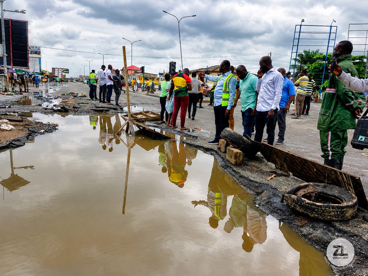 ZoomlionLtd's tweet photo. The inspection covered Jamestown, the Korle Lagoon, Kaneshie First Light, Darkuman Junction, Atico, and Abossey Okai.

#ZoomlionInterventions #FloodPrevention https://t.co/SOXds6yCsE
