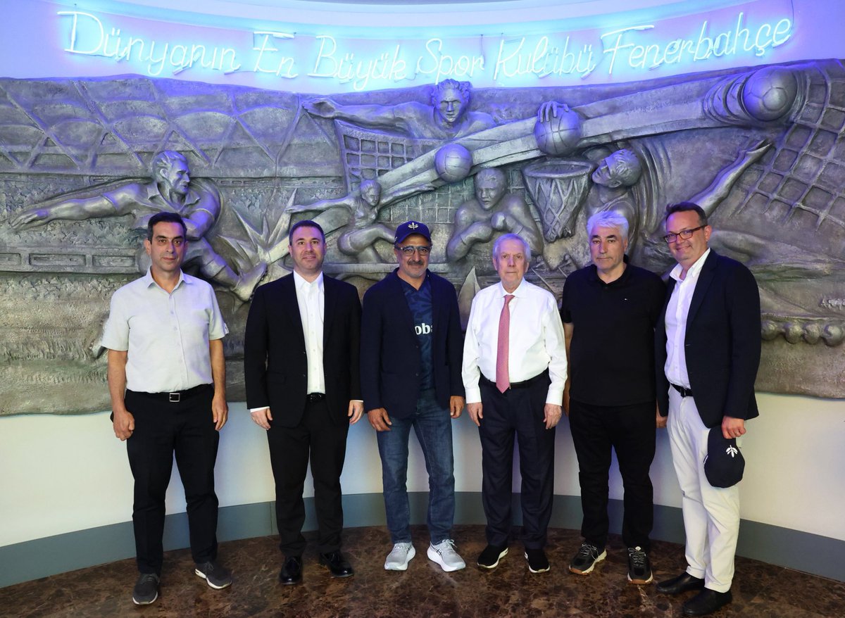 ElisBuseArac's tweet photo. 🚨 Chobani Kurucusu Hamdi Ulukaya, Şampiyonlar Ligi’nde 21-22 Temmuz tarihlerinde Chobani Stadyumu Fenerbahçe Şükrü Saracoğlu Spor Kompleksi'nde Gornik Zarbze ile oynanacak maçı protokol tribününden takip edecek. https://t.co/KTOGas7RGB