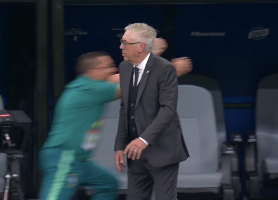 oficialsincerao's tweet photo. Eu te amo, seu velho!

Você entende demais da bola. https://t.co/jJTGxJSOsX
