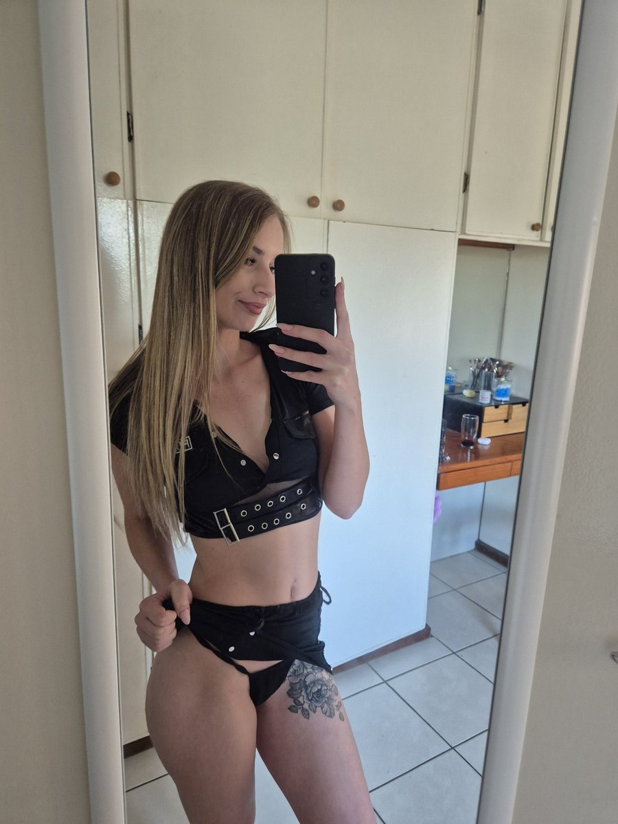 lustyliz_'s tweet photo. Do you follow me ? 😚😘 https://t.co/m4rcpe2V1H