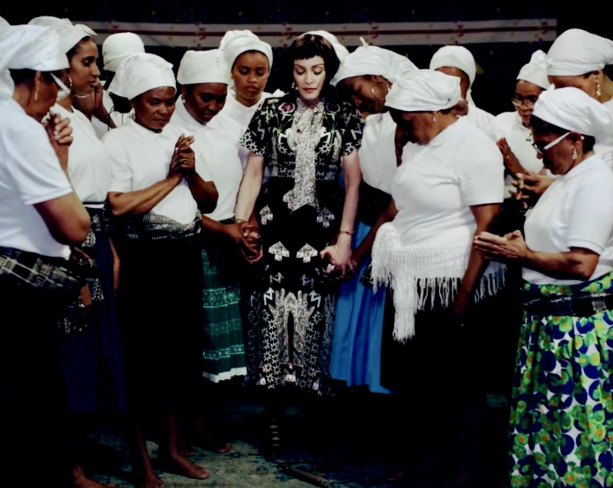 ishibassy0623's tweet photo. @Madonna @DinodSantiago 愛息が🇵🇹SLベンフィカ下部組織に入団当時
🇨🇻カーボベルデにルーツを持つ歌手Dino d'Santiagoを通じてhttps://t.co/6bP71ezgR4
Batuqueと出会うhttps://t.co/OUmnZbfgwE
女性たちの連帯、抑圧に屈せず希望を持って歩み続けようと歌うマドンナhttps://t.co/Ama96KGNvV #Madonna #MadameX #FIFAWorldCup https://t.co/DK28Mx1yTt