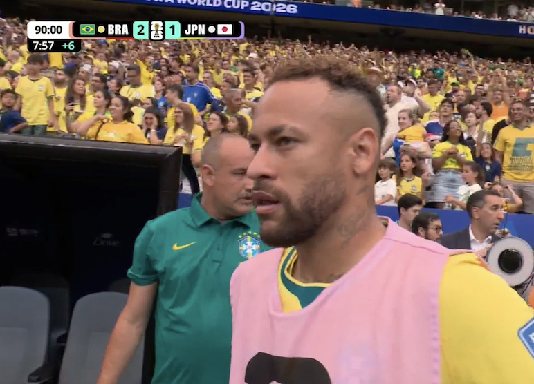 TouchlineX's tweet photo. 📸 - NEYMAR IS BEYOND HAPPY! https://t.co/eF1f95umpl