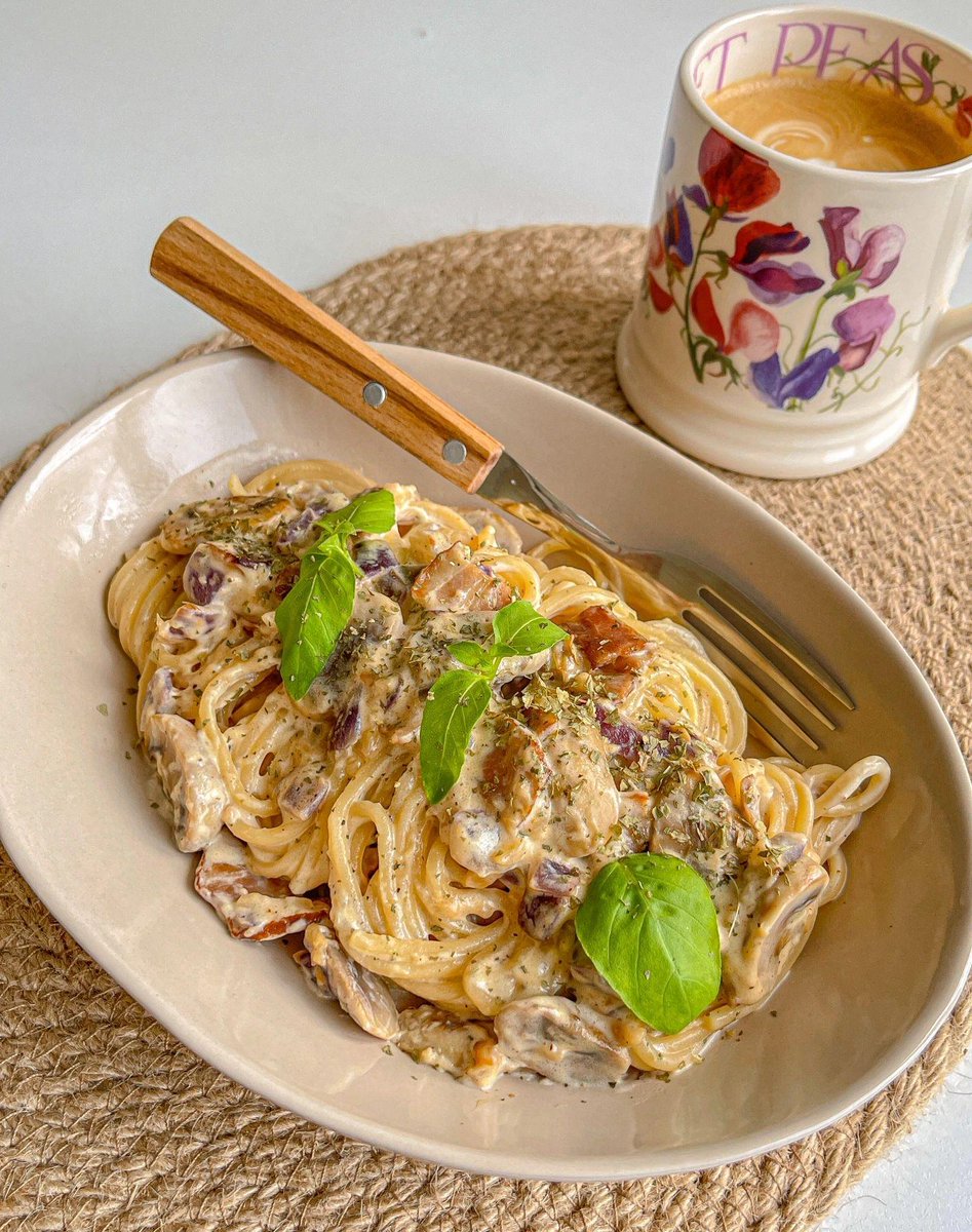 LucasEmo1's tweet photo. Just whipped up the coziest garlic butter mushroom pasta  Creamy, savory, and ready in 20 mins—weeknight win unlocked! #HomeCooking #EasyRecipes https://t.co/uCOvfLZjZP