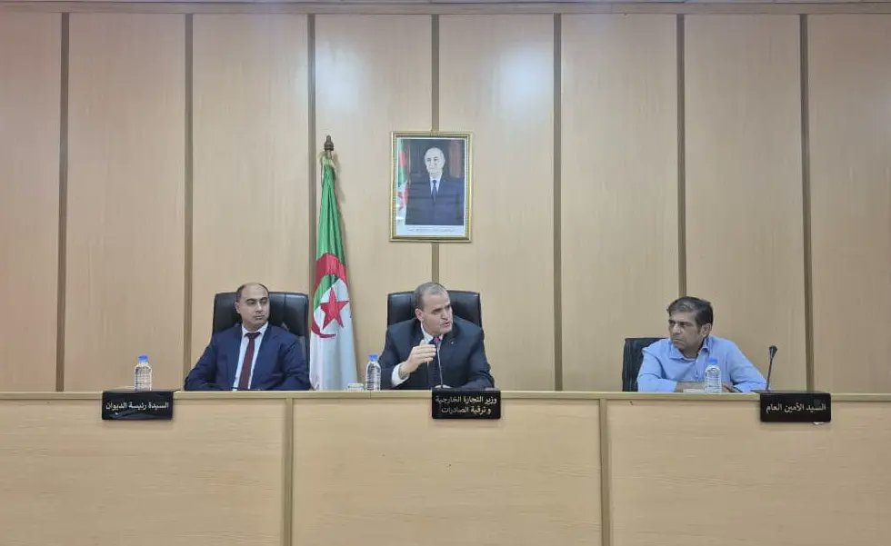 APS_Algerie's tweet photo. #Commerce_extérieur
#Rezig souligne l'importance des foires et expositions nationales dans la promotion des exportations
🔗https://t.co/3KkrcovDMb https://t.co/Blizo386aa
