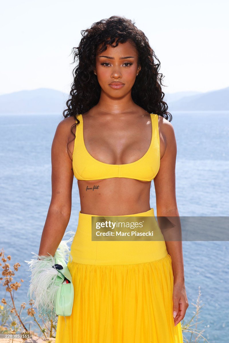 PrettyL1keManon's tweet photo. WE ARE BEING FED TODAY🤩🧚🏽‍♀️✨

#MANONxJACQUEMUS

#ManonBannerman @jacquemus
#MANONXJACQUEMUS #FreeManon
#Releasethestatement #silencednomore
#Blackgirlmagic https://t.co/58xD7HY2GA
