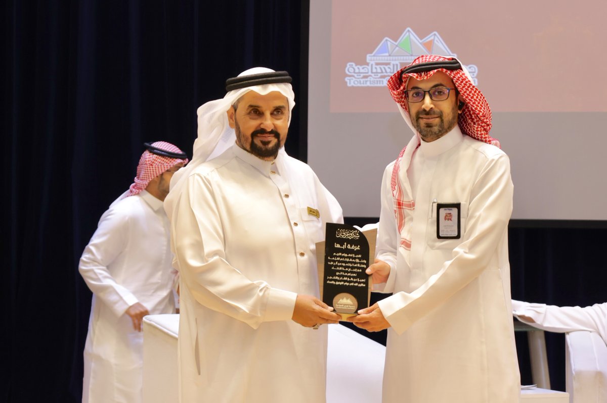 abhachamber's tweet photo. ناقشت الندوة عدة محاور أهمها : التجارب الريفية والمجتمعية في السياحة ، وطرق تطوير المنتج السياحي وتعزيز تجربة الزائر ، وأساليب الاستدامة البيئية والسياحة المسؤولة ، والمحافظة التراث كركيزة للتجربة السياحية المستدامة، وجوانب  السياحة الثقافية و دورها في إثراء التجربة  
بمنطقة #عسير

@QTAaseer
#عسير_تقتدي
#هنا_تصنع_الفرص
#غرفة_أبها