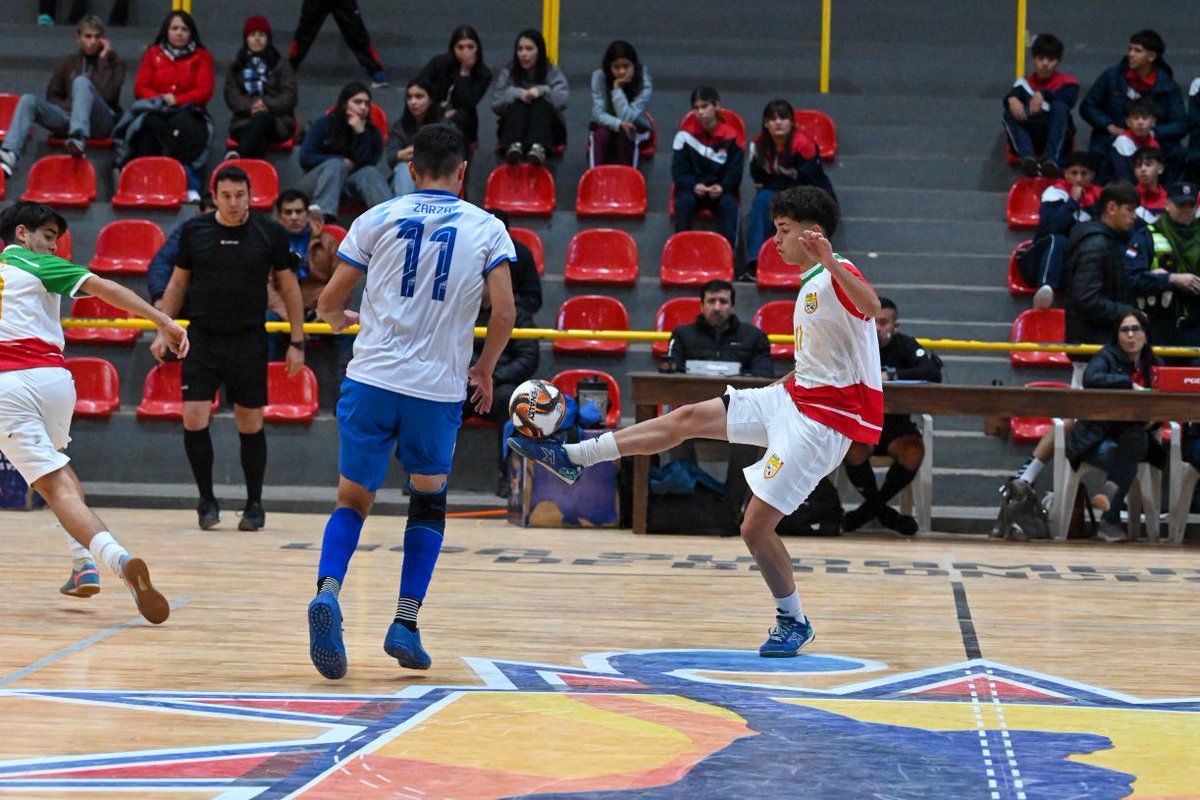 sndpy's tweet photo. #JEEN2026🧢 • La perla del sur recibe a atletas escolares de Ñeembucú💪🏽

Equipos de handball, básquetbol, vóley y futsal, de más de 50 instituciones educativas, se reunen en la Ciudad de Pilar, buscando su clasificación a la Fase Regional🤩🙌🏽

#ElDeporteNosUne🤝🏽 https://t.co/lHieR65P0W