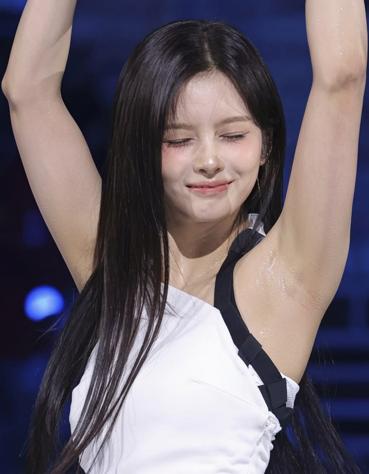 BlackedKPoper's tweet photo. Sullyooon Armpit 👅 https://t.co/MouTSOq9it
