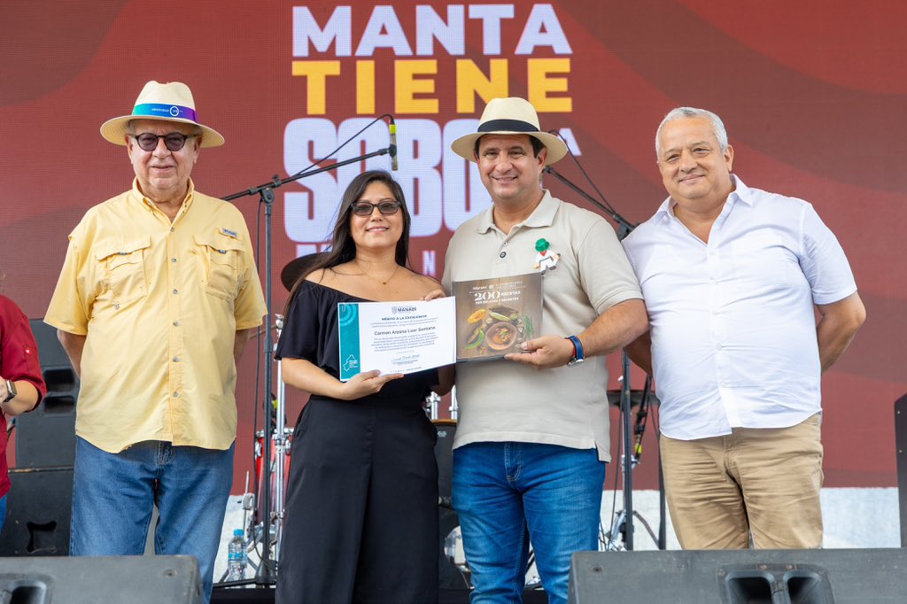 Leoorlandoa's tweet photo. Ser Región Mundial de Gastronomía 2026, más que una designación, significa preservar nuestros saberes, formar nuevos talentos y proyectar al mundo la riqueza de nuestra identidad.

Ese es el camino que estamos construyendo, por ello celebramos la graduación de más de 130 estudiantes de nuestra Escuela de Gastronomía, quienes se convierten en embajadores de la cocina manabita y de una tradición culinaria que ha pasado de generación en generación.

Gracias al trabajo articulado con las universidades, los mejores estudiantes recibieron becas para continuar su formación en la Escuela de los Chefs, abriendo nuevas oportunidades para su crecimiento profesional.

Seguimos apostando por la educación, la innovación y el conocimiento como pilares para seguir consolidando a Manabí como un referente gastronómico, donde la tradición y el talento se conviertan en motor de desarrollo.