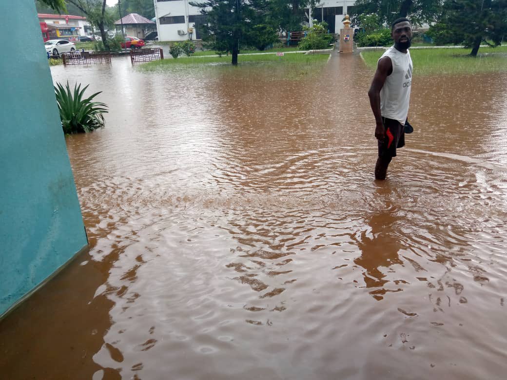 RichAgbelengor's tweet photo. This was Mensah Sarbah Hall in 2021 when it was flooded. Five years later, we're still grappling with the same challenge. Sigh! https://t.co/KpG4MJihhh