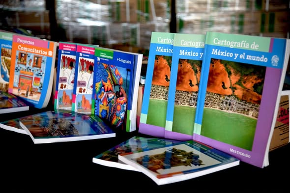 oscargoulloa's tweet photo. Gobernador Durazo Arranca Distribución de más de 3.3 millones de libros de texto en escuelas públicas https://t.co/Wv1prEcMsQ https://t.co/knFgOsFrJl