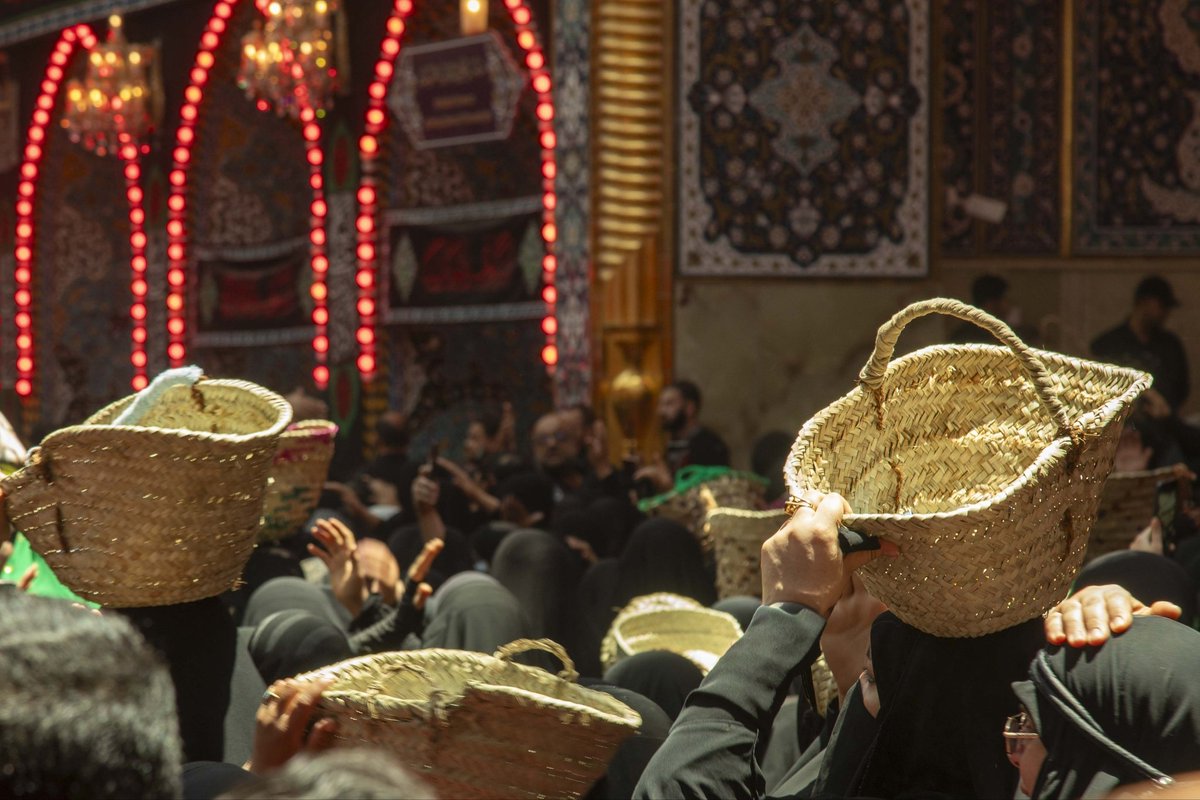 Networkimams's tweet photo. مواكب القبائل والعشائر العراقية تحيي ذكرى دفن الأجساد الطاهرة لشهداء واقعة الطفّ الأليمة في الـ ١٣ المحرم الحرام .

#وفاء_للحسين #الحسين_نهج https://t.co/ytl2tnkigA