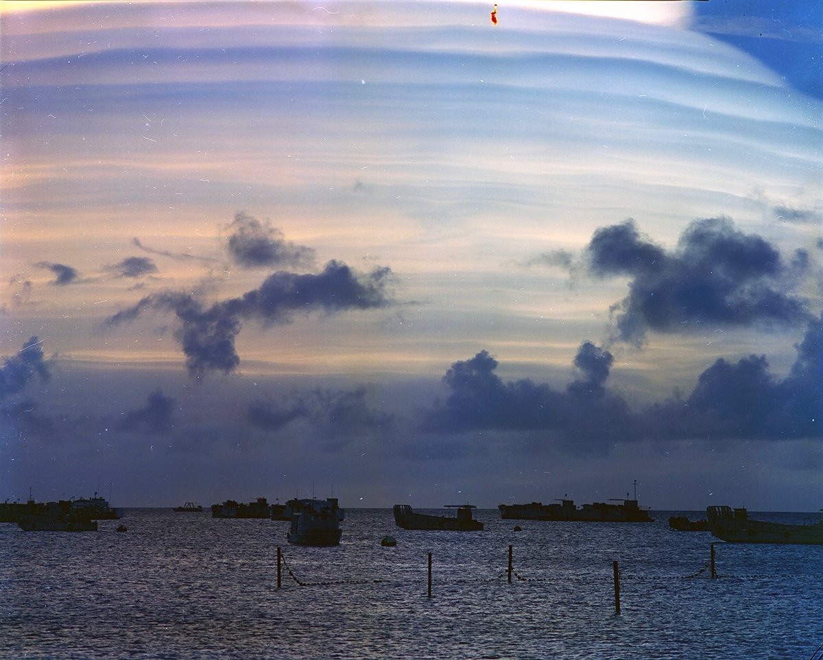 atomicarchive's tweet photo. «Oak» thermonuclear explosion, 8.9 Megatons, Eniwetok Atoll, 7:30 a.m. June 29, 1958. https://t.co/7Saa6Os5YA