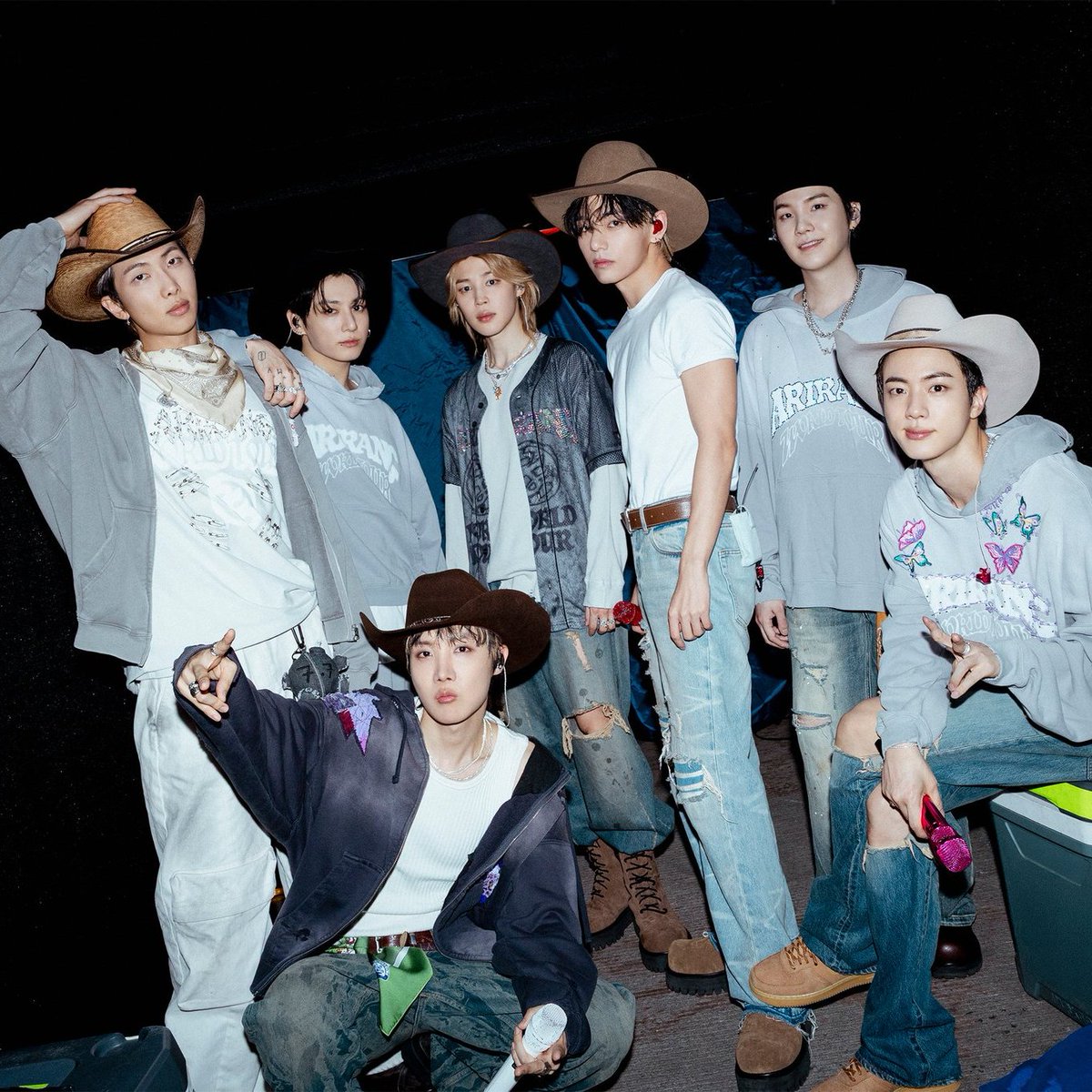 TheePopCore's tweet photo. BTS makes history as the FIRST EVER Group to gross over $100 MILLION in a single month on the Billboard Boxscore chart. https://t.co/qJIlzr2ahK