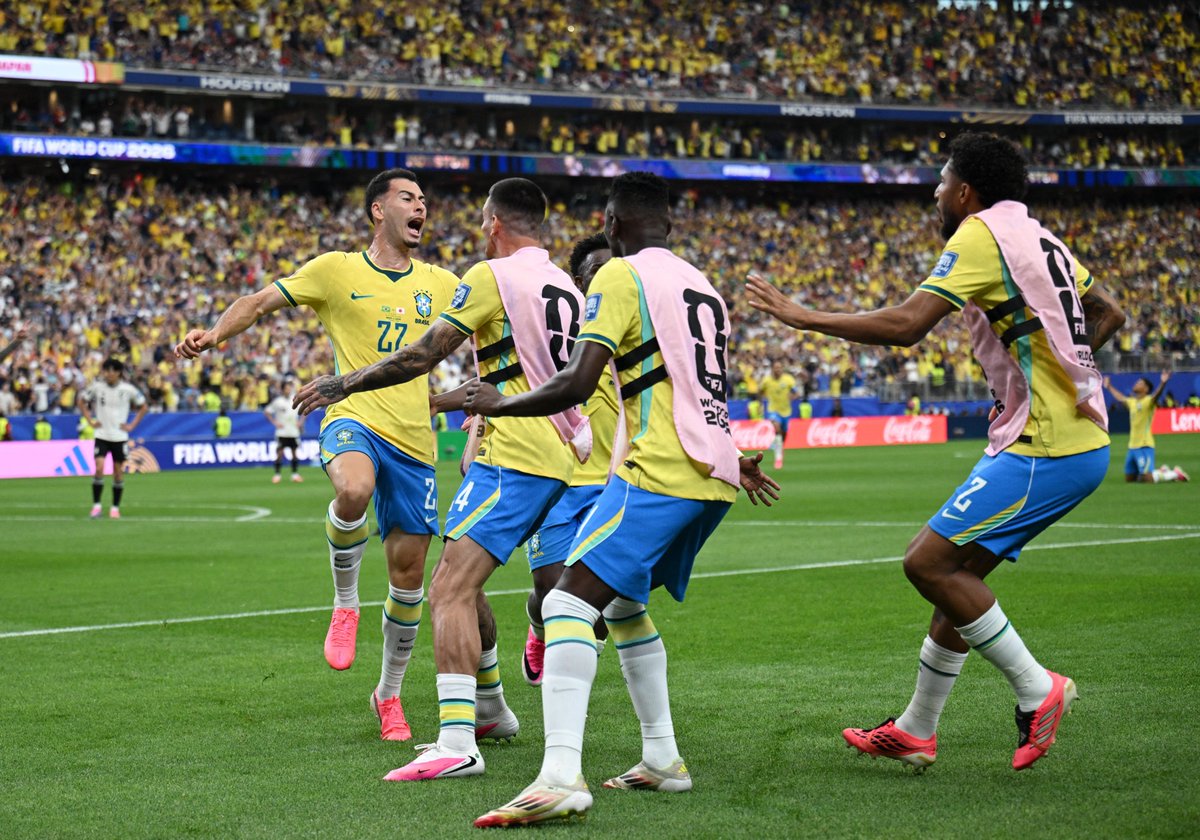 beINSPORTSNews's tweet photo. 🟥 #آخر_خبر | البرازيل 🇧🇷 تبلغ ثمن نهائي كأس العالم 2026 FIFA بعد قلب تأخرها أمام اليابان 🇯🇵 إلى فوز 2 - 1 https://t.co/aKvWG2DUTx
