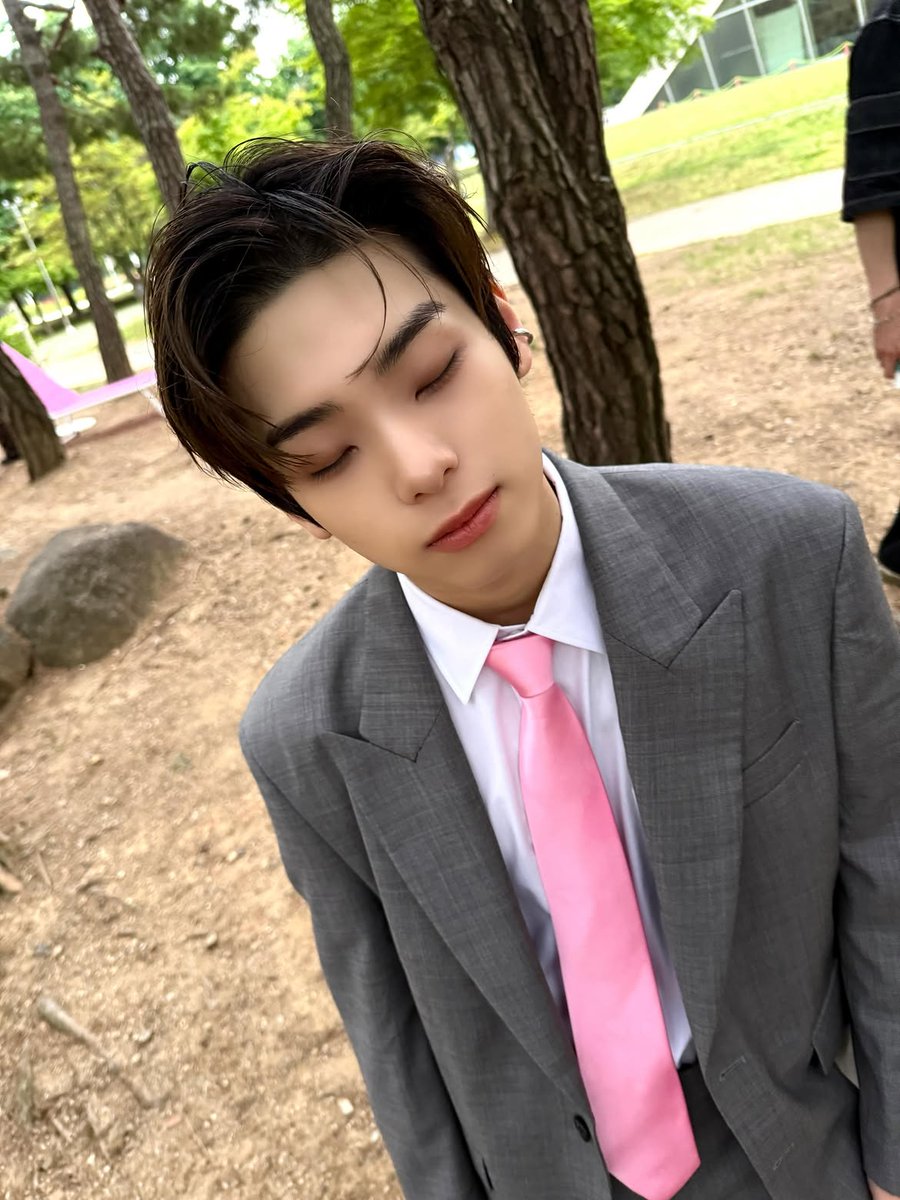 82Major_Fr_Fan's tweet photo. ˚⋆｡°✩ INSTA - 290626✩°｡⋆˚⁺

#DOGYUN 

C'est un canard ou un cygne?

#82MAJOR #82메이저 #김도균 #KIMDOGYUN 
· · ────── ·· ────── · ·
~🧶 https://t.co/Rzq2VWlcKO