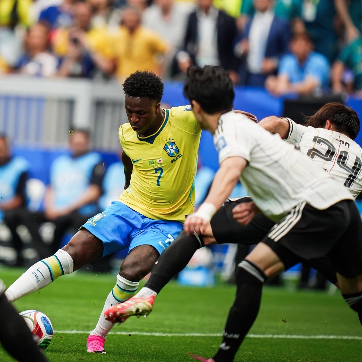 theMadridZone's tweet photo. 🚨 Viní Jr. vs Japan:

• 62 touches 
• 3 fouls won 
• 25 carries 
• 7 crosses 
• 6 duels won 
• 3 shots 
• 2 key passes
• 3 dribbles completed 

SUPERSTAR. 🇧🇷⚡️ https://t.co/vXii9PtbXR
