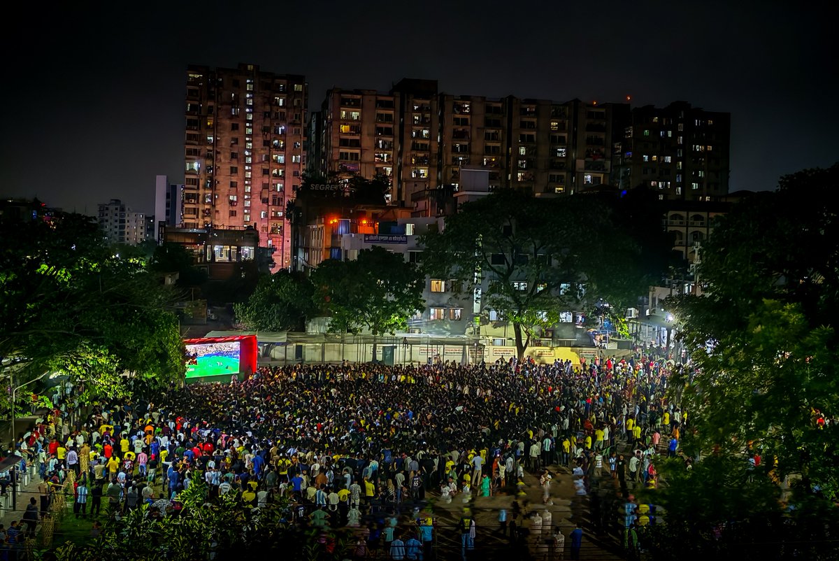 MAHIMULX's tweet photo. If anyone asks how much Bangladesh loves football, show them these photos. 🇧🇩⚽
Thousands of fans gathered under the night sky to watch Brazil🇧🇷 vs Japan🇯🇵.
Football unites us.

📍#Mirpur
📸 #mahimulislamrahim 

#Bangladesh #brazil #japan 
#FIFA #FIFAWorldCup #football https://t.co/SawZhdN1c0