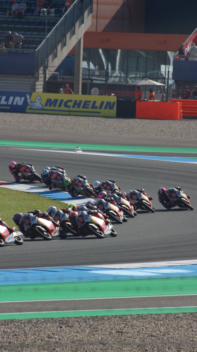 penning_eric's tweet photo. Red Bull Rookies Cup #DutchGP #MotoGP #RoadToMotoGP #TTAssen #Moto2 #Moto3 #BaggerWorldCup #RedBullMotoGPRookiesCup  #TTCircuit https://t.co/XDCWFOT1dZ