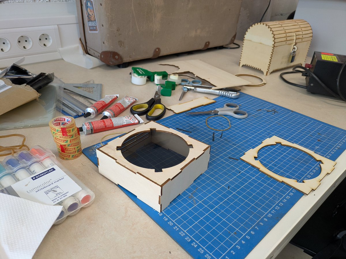 TOG_Dublin's tweet photo. Discover hidden colours in tape, plastics and other everyday materials ✨

Join us on Sun 12 July, 3:30–6pm, for Ealaín Solas at TOG. Make a polarised-light viewer to take home. No experience needed.

Led by @Jeffrey_Roe . €20 tickets:  https://t.co/RZQaSeCLP0
 #Makerspace https://t.co/bW6WYsvf3T