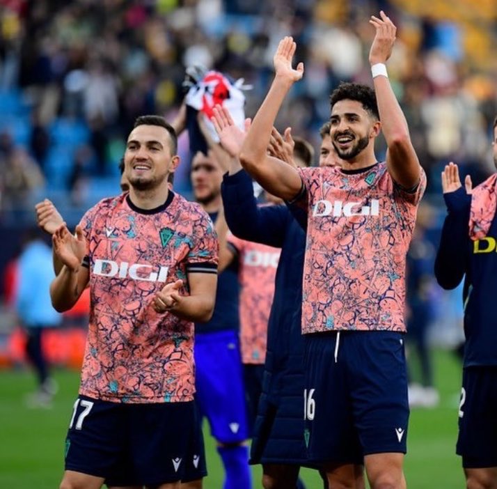 PepePedemonte_'s tweet photo. Mañana finaliza el contrato de Macron con el Cádiz CF después de 5 temporadas.

La marca italiana se marcha de Cadiz tras dejar un grandísimo sabor de boca, dejando consigo muchas equipaciones para el recuerdo. https://t.co/JIoyJXgt6k