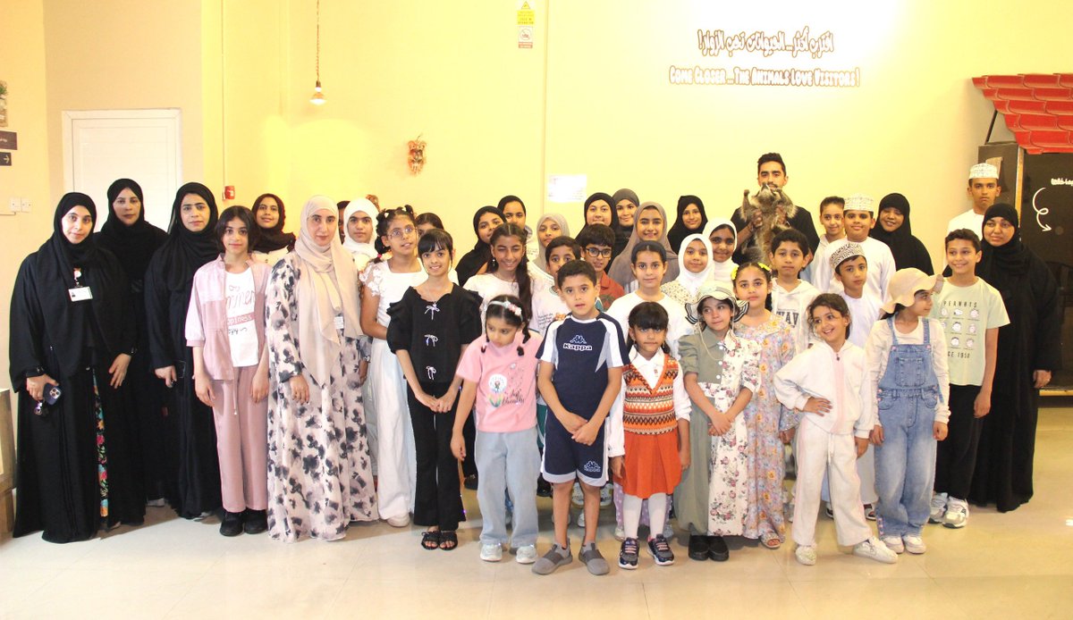 Al_BurhanMedia's tweet photo. ضمن برامج المراكز الصيفية بـ #محافظة_شمال_الباطنة، نفذت إدارة البيئة اليوم رحلة تعليمية إلى حديقة Mini Zoo بصحار، بمشاركة ٣٥ طالبا من الفئة العمرية ( ١٠-١٤ )، وتضمنت أنشطة ترفيهية وتعليمية متنوعة ، وتعرف المشاركون على الحيوانات المختلفة وبيئاتها الطبيعية، بما يسهم في تعزيز معارفهم حول الحياة الفطرية وأهمية المحافظة على الكائنات الحية وموائلها. ووزعت عليهم ( ٣٥ ) عبوة معدنية دعما لحملات التوعية بالمنتجات صديقة البيئة وحظر استخدام المواد البلاستيكية. 

#صيفنا_ريادة_وإبداع
#شبكة_صحم_الإعلامية 

رابط الصور

https://t.co/rbuymjT3Tk